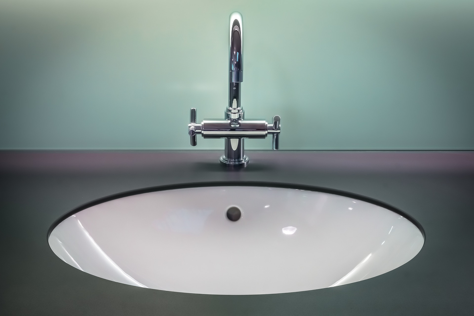 bathroom-1851566_1920